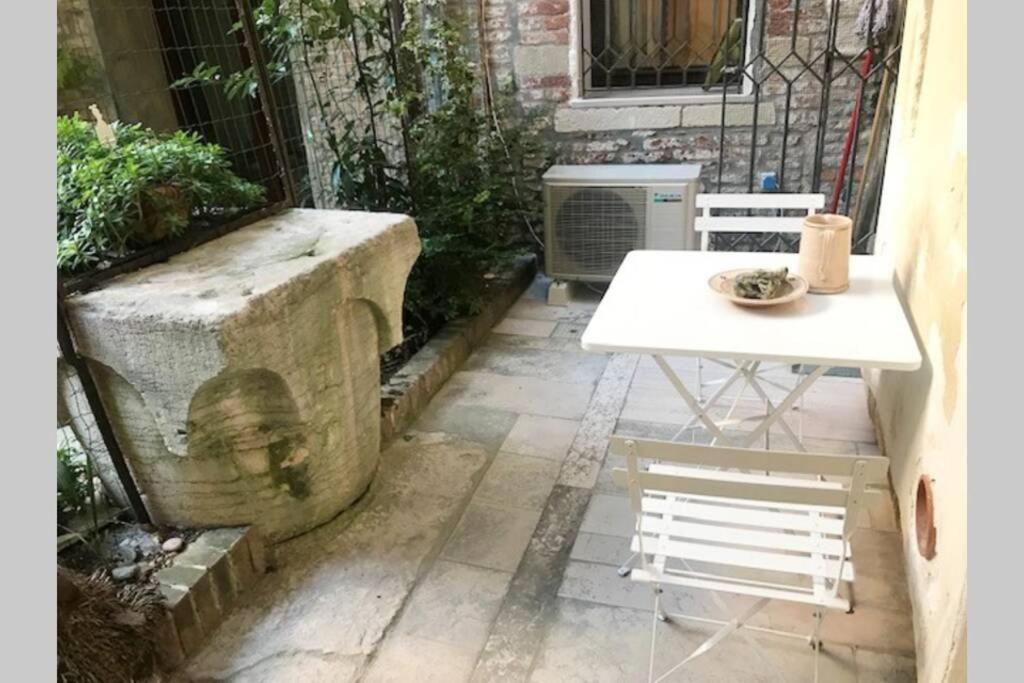 Appartamento Tipico Con Corte Privata Veneza Exterior foto